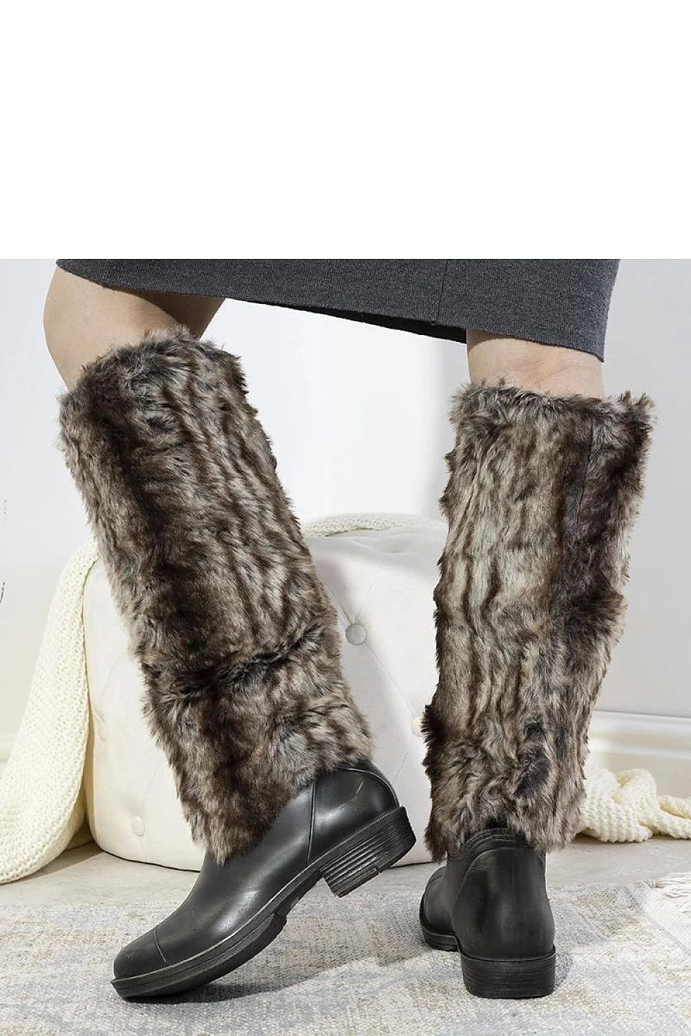 bottes cuissardes fausse fourrure gris brun mi mollet cuir synthétique noir semelle surélevée talon bas isolation thermique imperméables