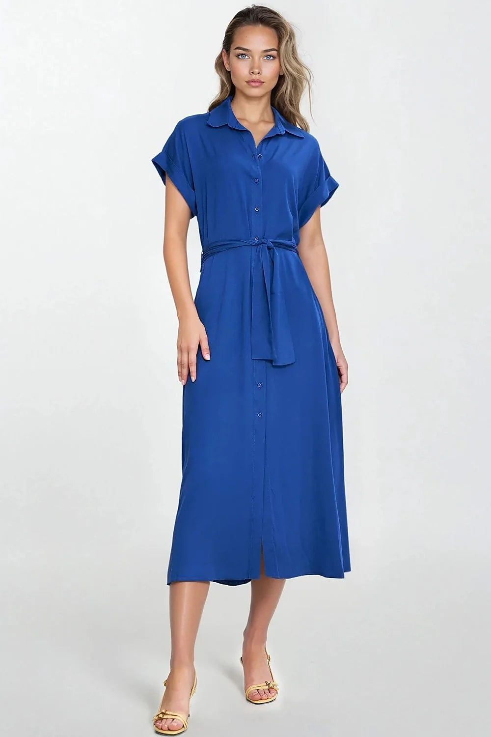 robe chemisier longue bleu cobalt vif col classique manches courtes retroussées boutonnage intégral ceinture nouée jupe évasée fluide