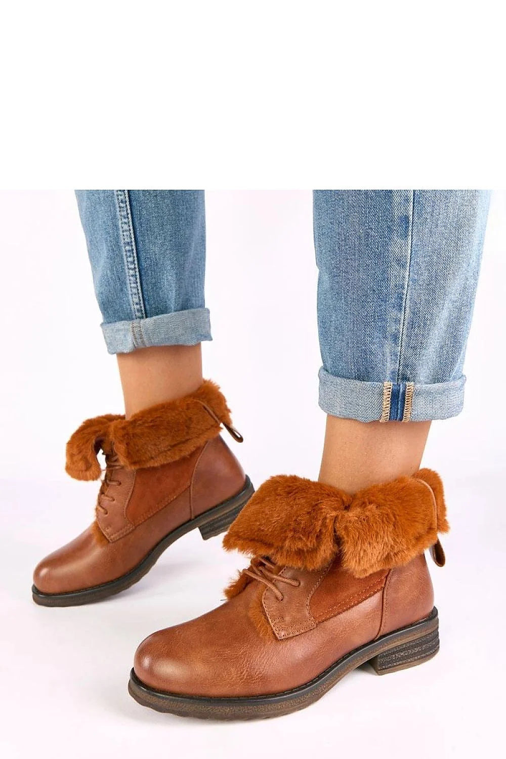 bottines fourrure marron cognac cuir artificiel lacets bout rond semelle crantée talon empilé 3cm tige 15cm doublure confortable
