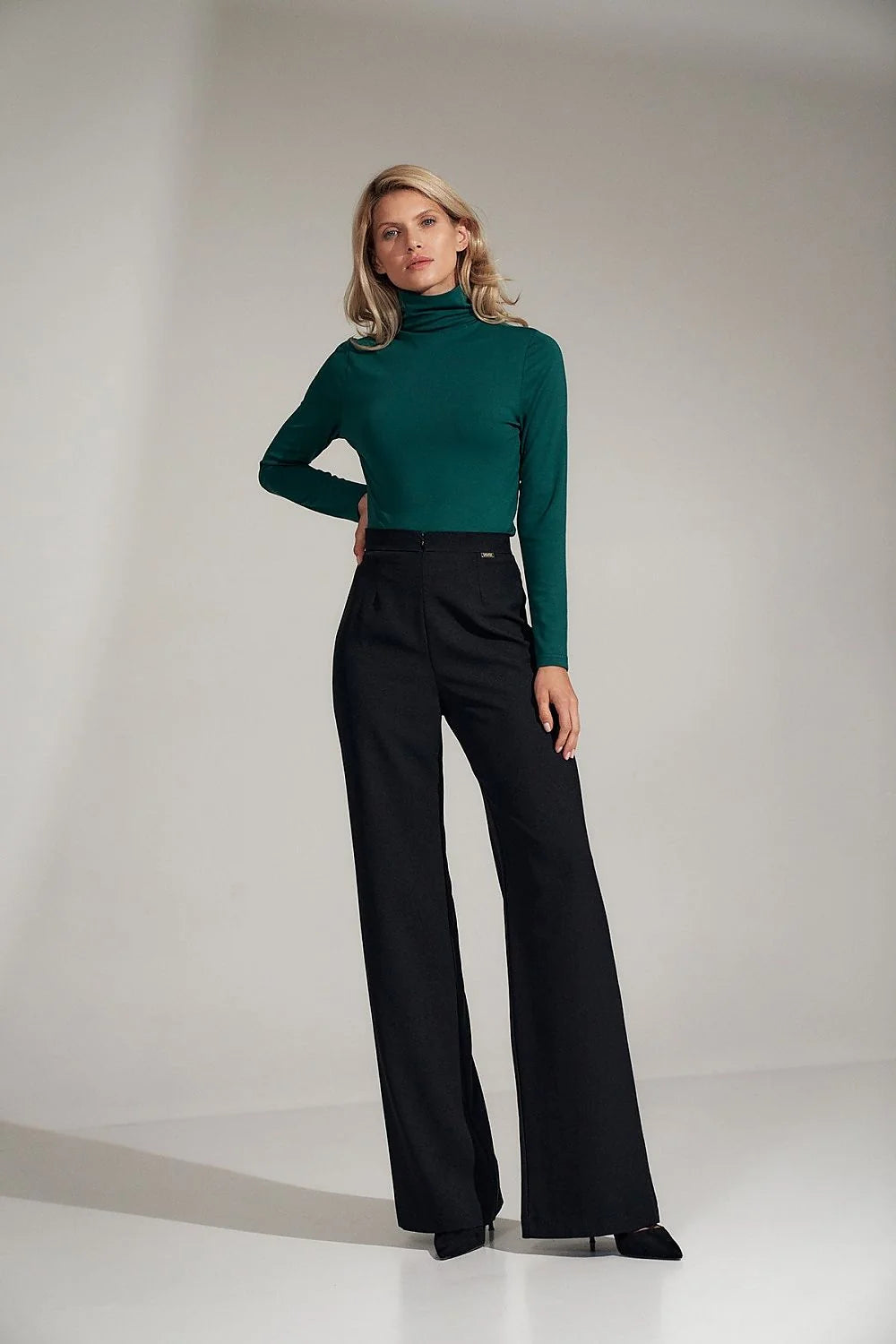 Pantalon femme taille haute polyester noir élégant coupe évasée automne hiver silhouette élancée confort