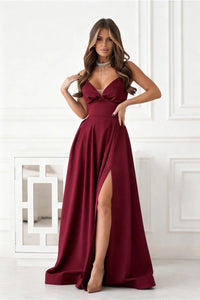 robe longue soirée bordeaux merlot fluide structuré bustier décolleté plongeant bretelles fines taille marquée jupe évasée fente latérale