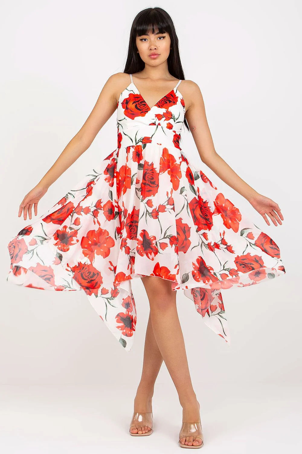 robe estivale bretelles réglables floral grandes roses rouges asymétrique évasée ourlet pointes décolleté V croisé cintrée mousseline doublée bohème