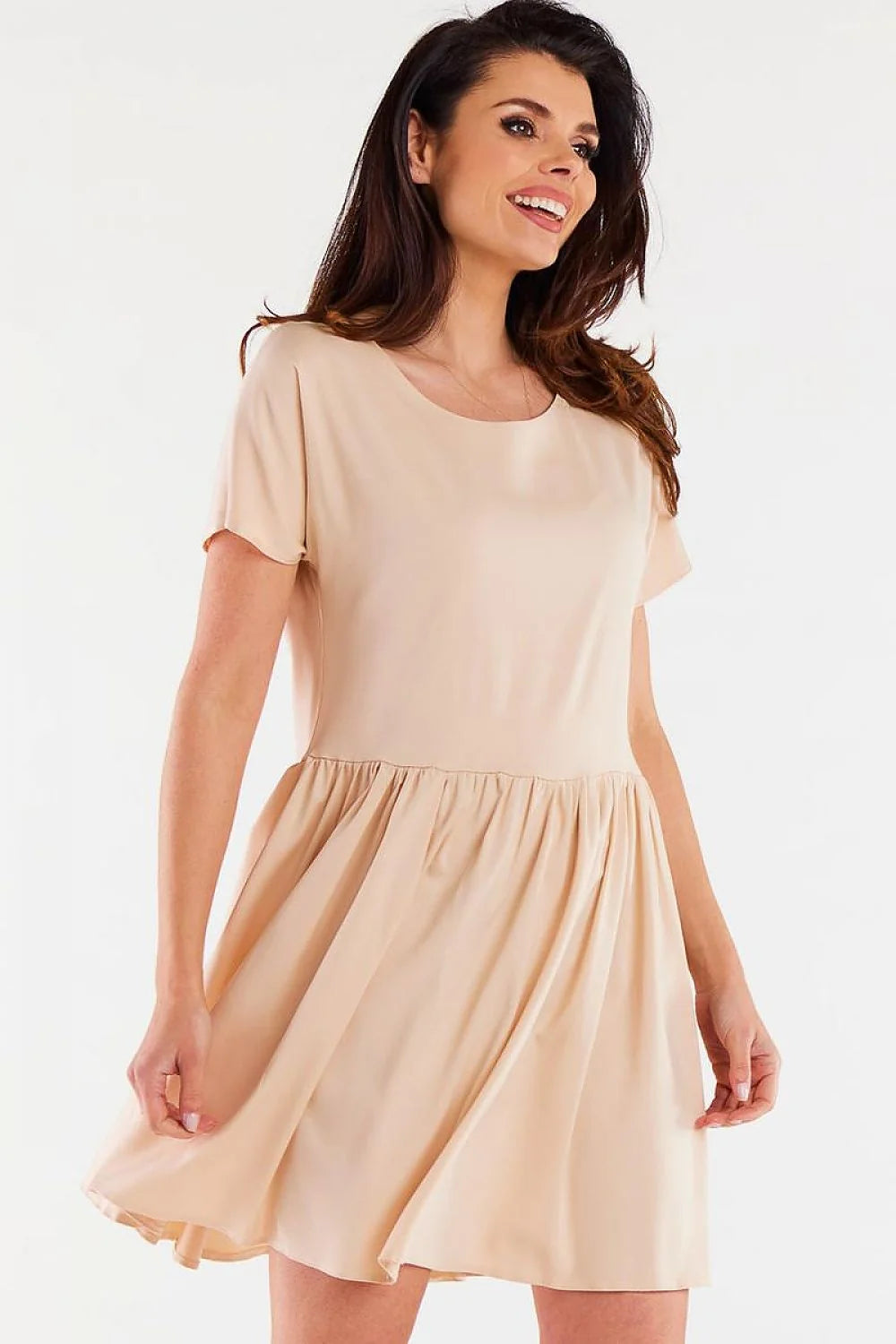 Robe féminine décontractée couleur beige clair manches courtes jupe évasée coupe ample tailles S M L XL femme