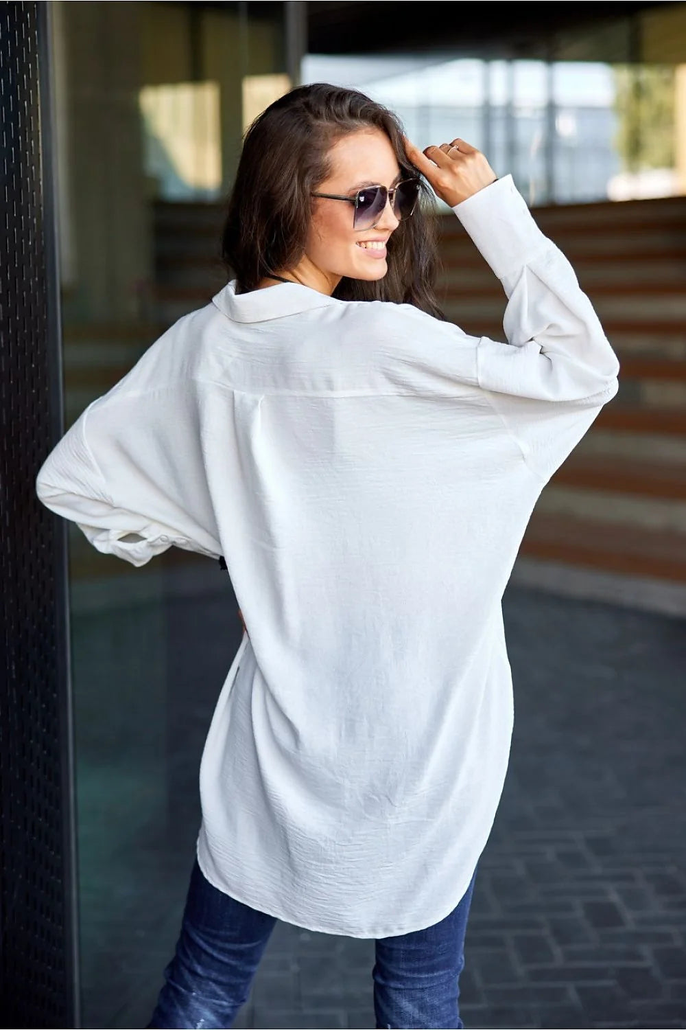 chemise femme asymétrique manches longues oversize blanche coton léger texturé col classique poche arrondie dos long bouffantes poignets boutonnée