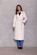 Manteau élégant pour femmes longueur midi coupe droite ceinture incluse matière haute qualité couleur crème