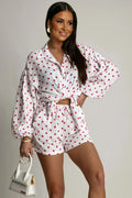 Ensemble coordonné pour femme chemise manches longues larges col classique short taille haute ceinture à nouer motifs pois rouges fond blanc