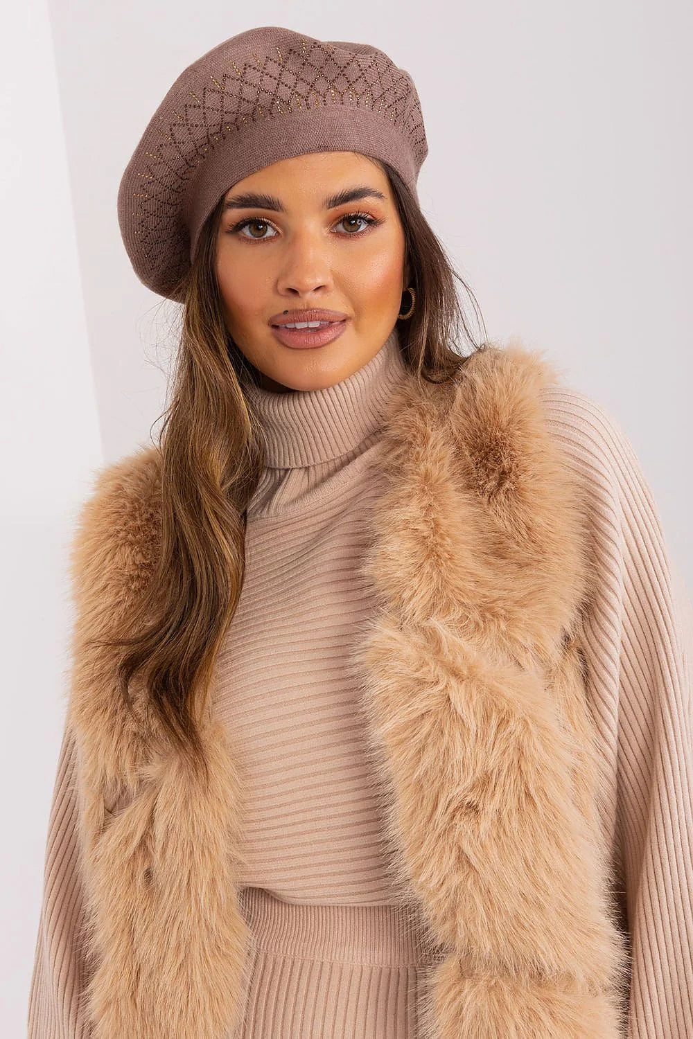béret femme maille taupe rosé cachemire coton acrylique losanges strass dorés bord côtelé coupe ajustable doux chaud élégant urbain raffiné