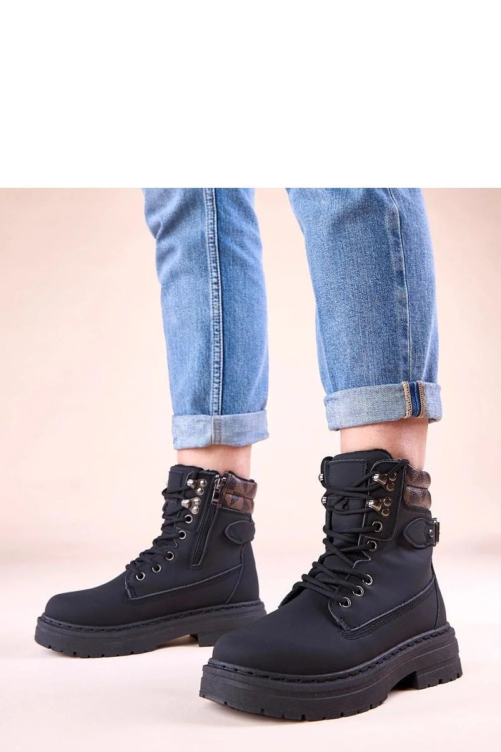 bottes trappeur femme noires ecocuir matelassees montantes rangers similicuir rembourrees metallisees lacets crochets fermetureeclair boucle decorative semelle plateforme crantee antiderapante