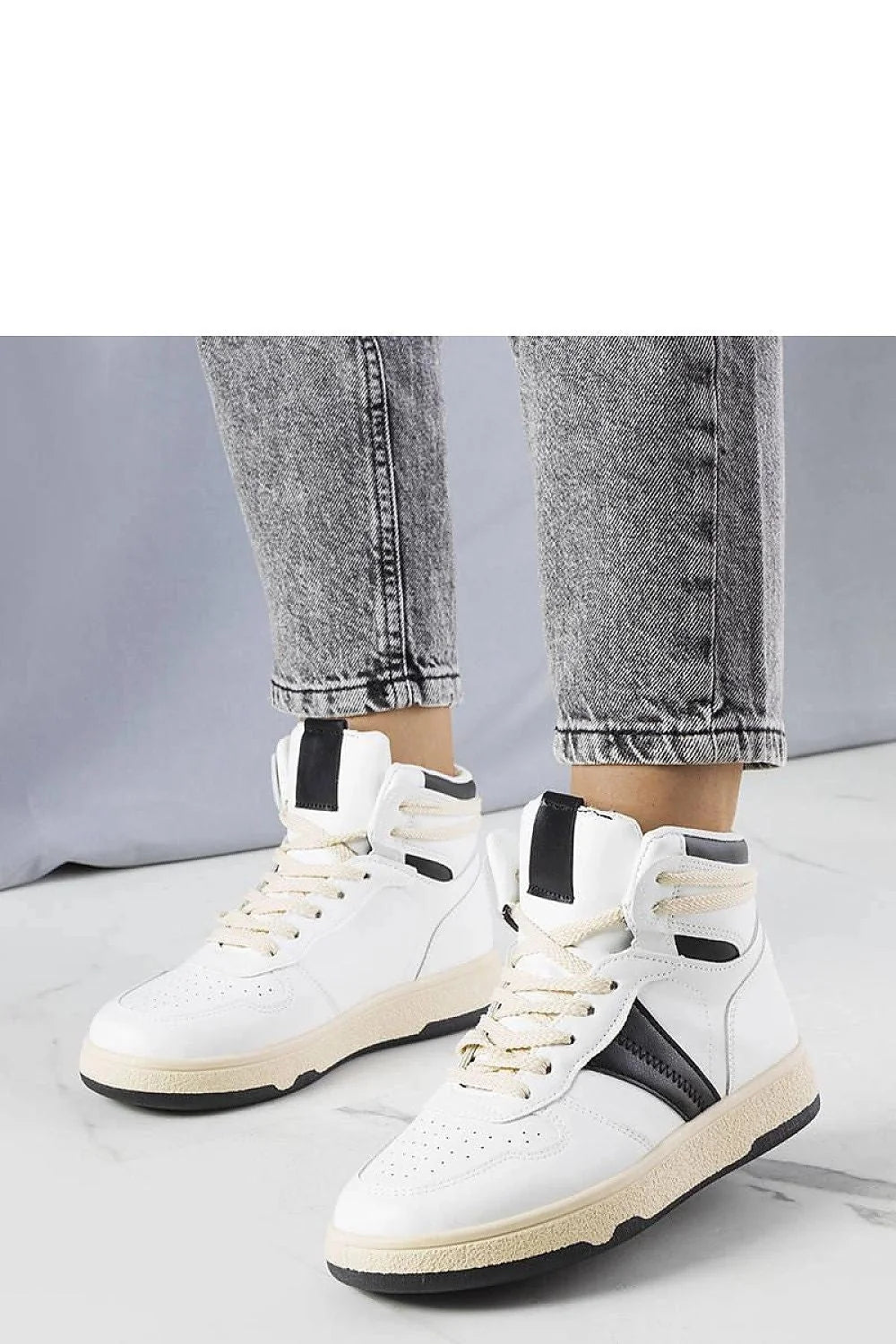 Baskets montantes femme design moderne épuré simili-cuir blanc noir beige confort adhérence occasions quotidiennes style sportif rétro années 80