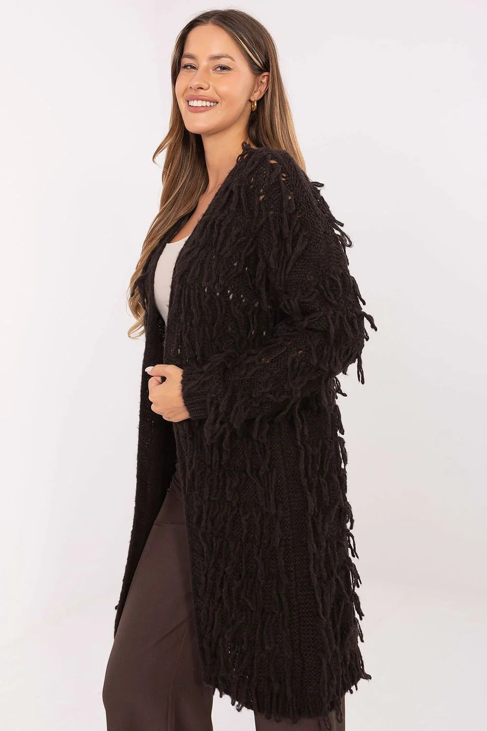 cardigan long femme grosse maille noir gilet ouvert oversize manches longues coupe droite bouclée franges décoratives shaggy bohème cosy genou