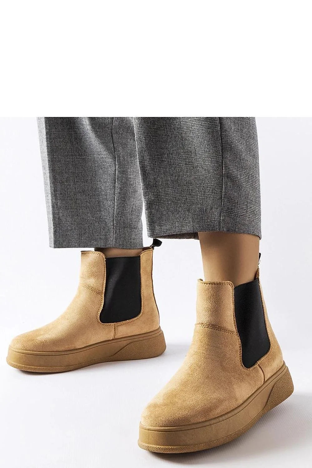Bottines Chelsea pour femmes en suède beige gousset élastique noir confortable style classique casual-chic