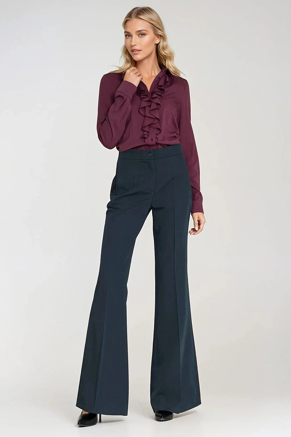 chemisier femme manches longues ajustée cintrée col classique boutonné jabot décoratif spectaculaire volant cascade prune bordeaux profond viscose