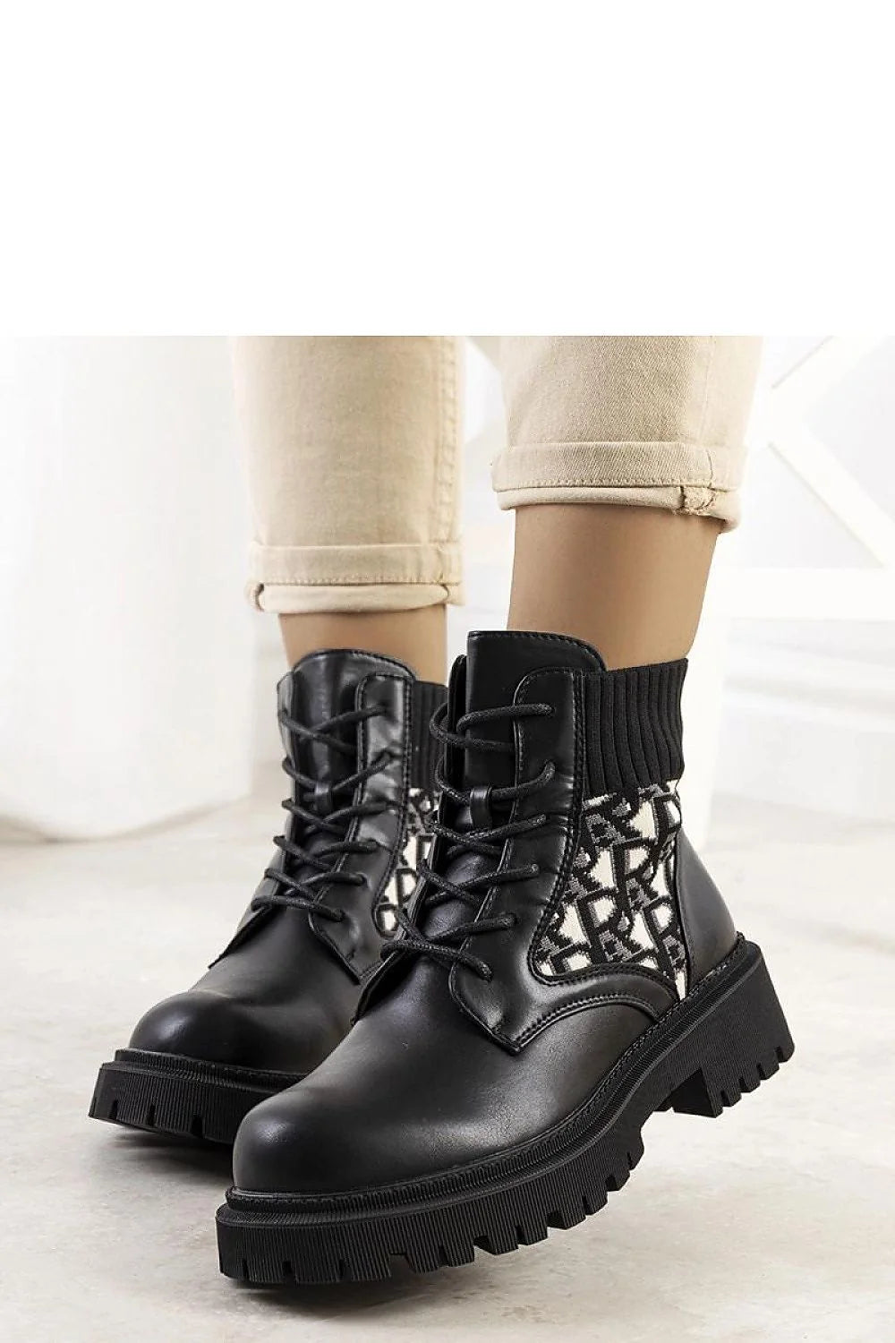 bottines femme Solea cuir textile motif graphique noir blanc lacets cheville côtelé semelle plateforme crantée confortables urbain moderne