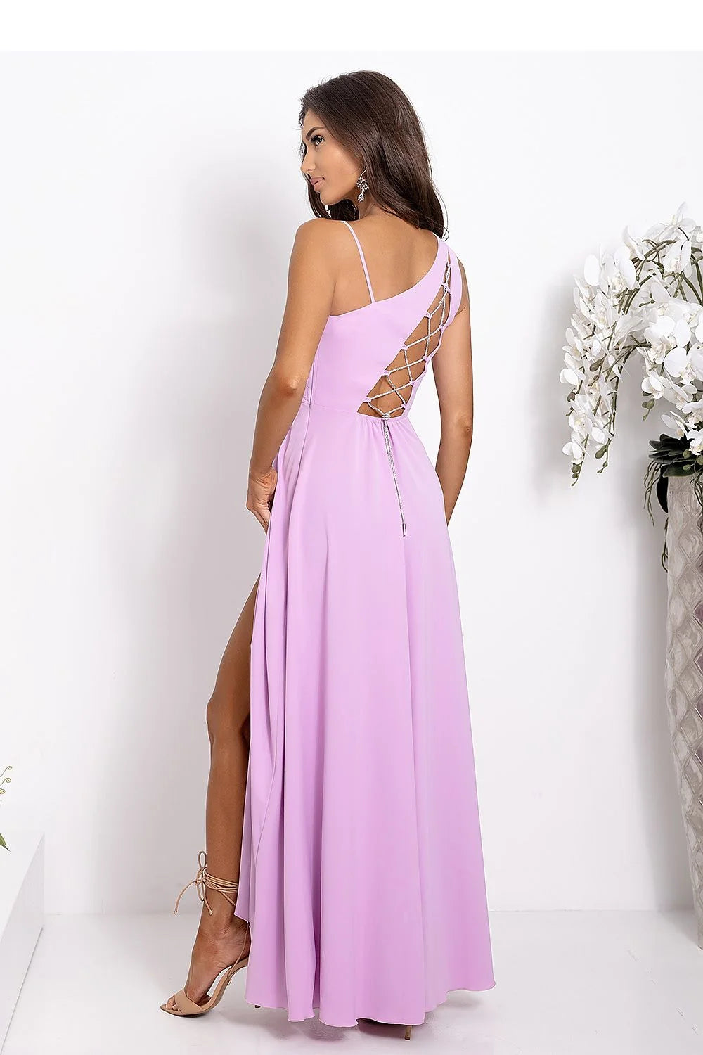 Robe longue avec You asymétrique décolleté dos nu couleur violet pastel soirée événement femme mode