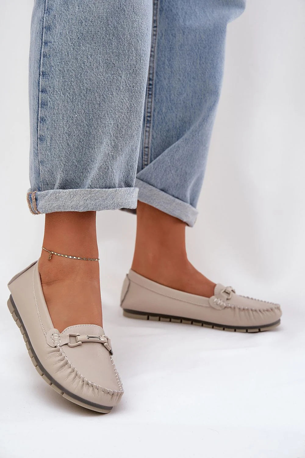 Mocassins Step in Style Femme Élégance Casual-Chic Cuir Naturel Confort Tige 5cm Détail Métallique Argenté