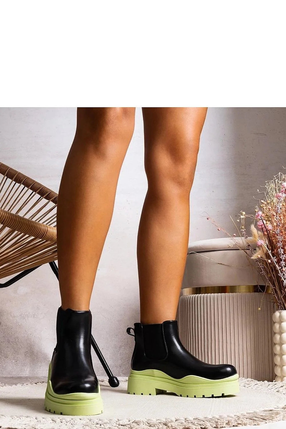 bottines femme cuir noir cheville chelsea empiècements élastiques languette arrière semelle crantée verte plateforme épaisse talon bloc antidérapante contemporain