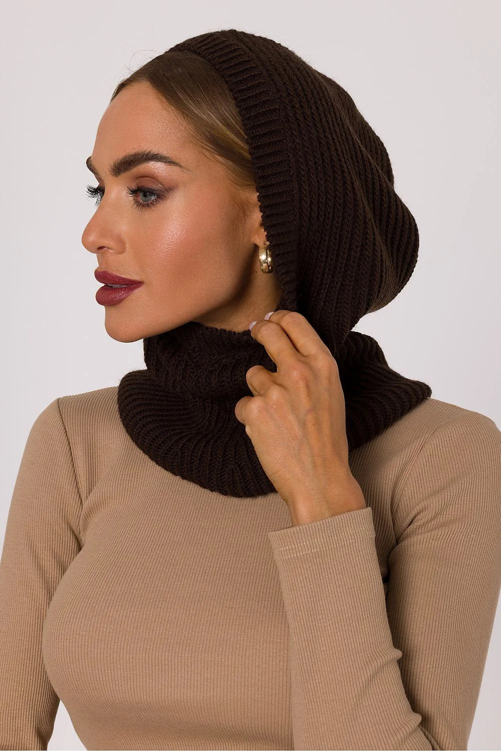 balaclava cagoule snood tubulaire côtelée tricotée marron foncé thermique isolante extensible ajustée col montant confortable douce respirante urbaine