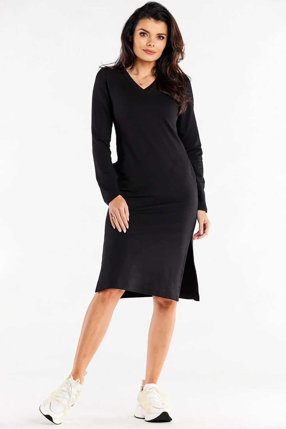robe midi noire manches longues col V maille jersey extensible coton élasthanne coupe ajustée fentes latérales poches discrètes confortable élégante