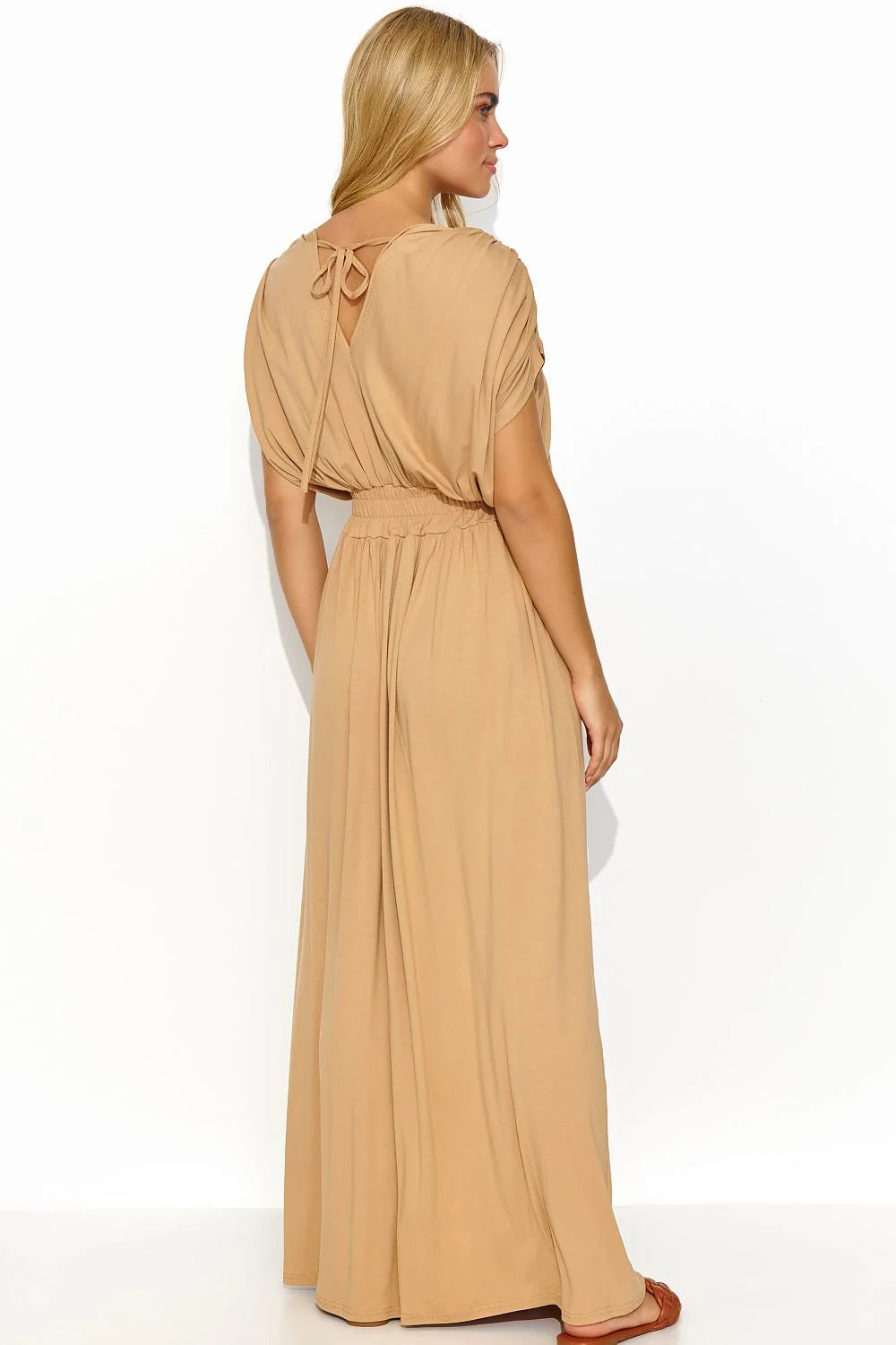 Robe de jour Makadamia en maille légère robe longue été style décontracté encolure en V manches courtes beige sable fente latérale femme