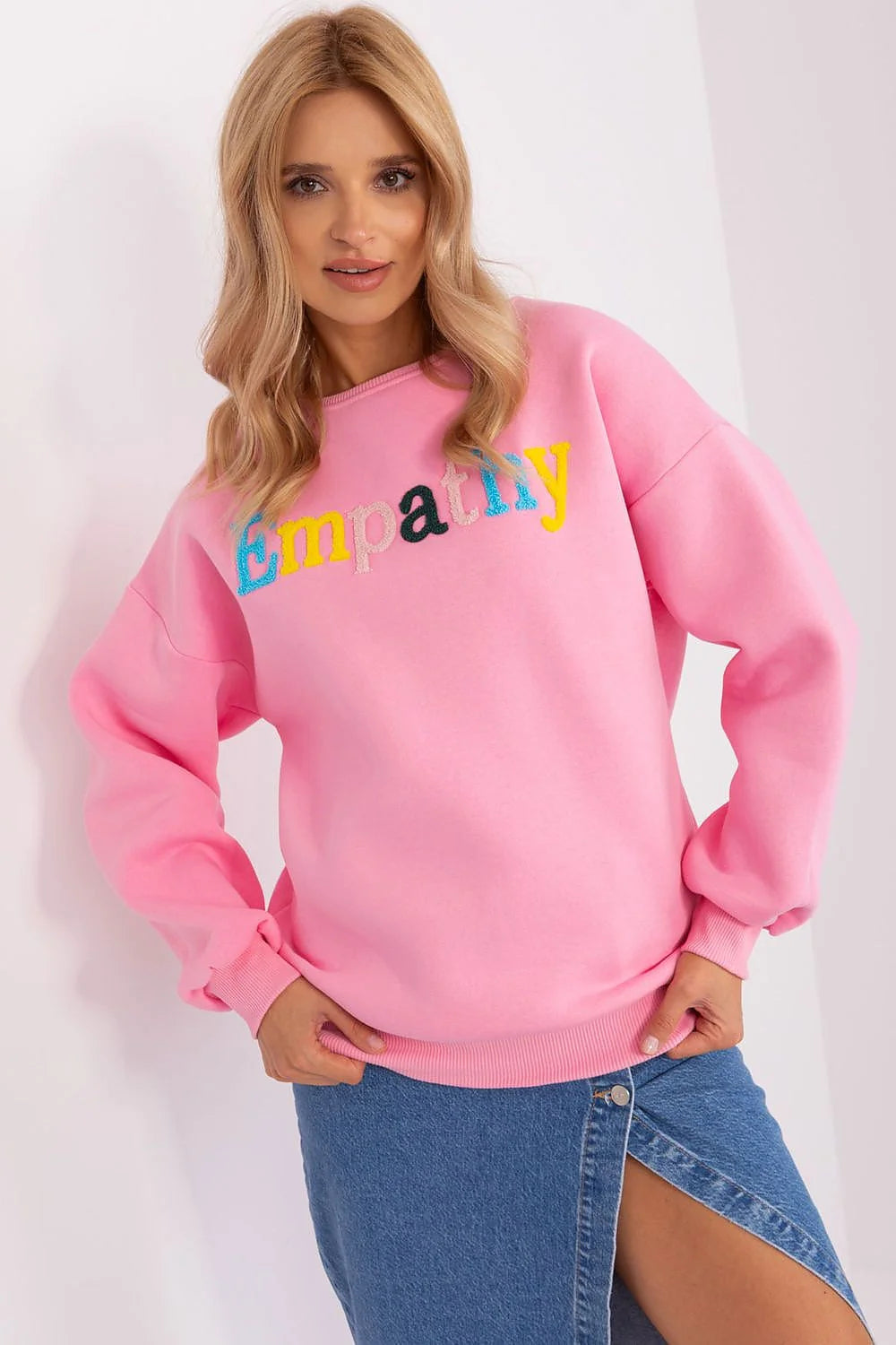 Sweatshirt femme Empathy rose vif manches longues en coton polyester brodé multicolore