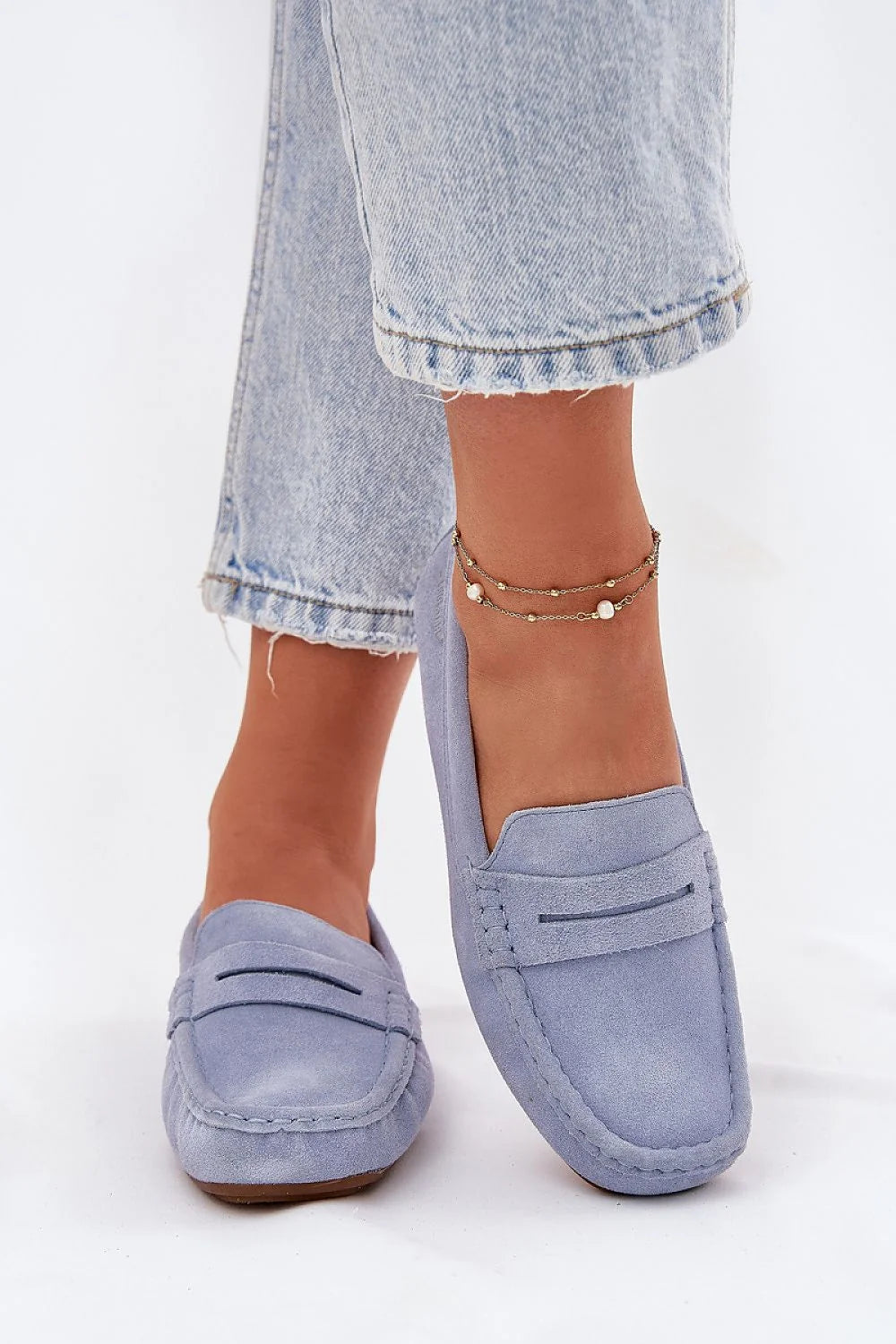 Mocassins pour femmes élégants en daim bleu lavande, confortables, design intemporel, style décontracté chic, semelle intérieure cuir, chaîne cheville dorée, parfaits pour quotidien, tenues décontractées ou élégantes, Big Star