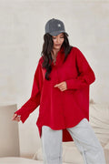 Chemise manche longue ample style décontracté en popeline rouge vif femme coupe asymétrique dos plus long col standard boutons assortis