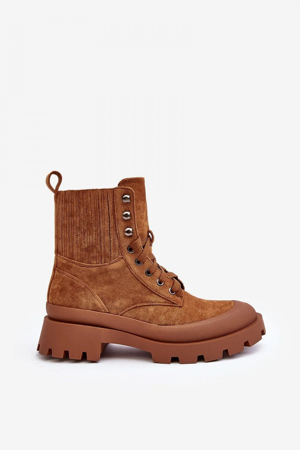 Bottines trappeur féminines en daim camel style urbain moderne semelle épaisse lacets métalliques talon plat confortable automne hiver