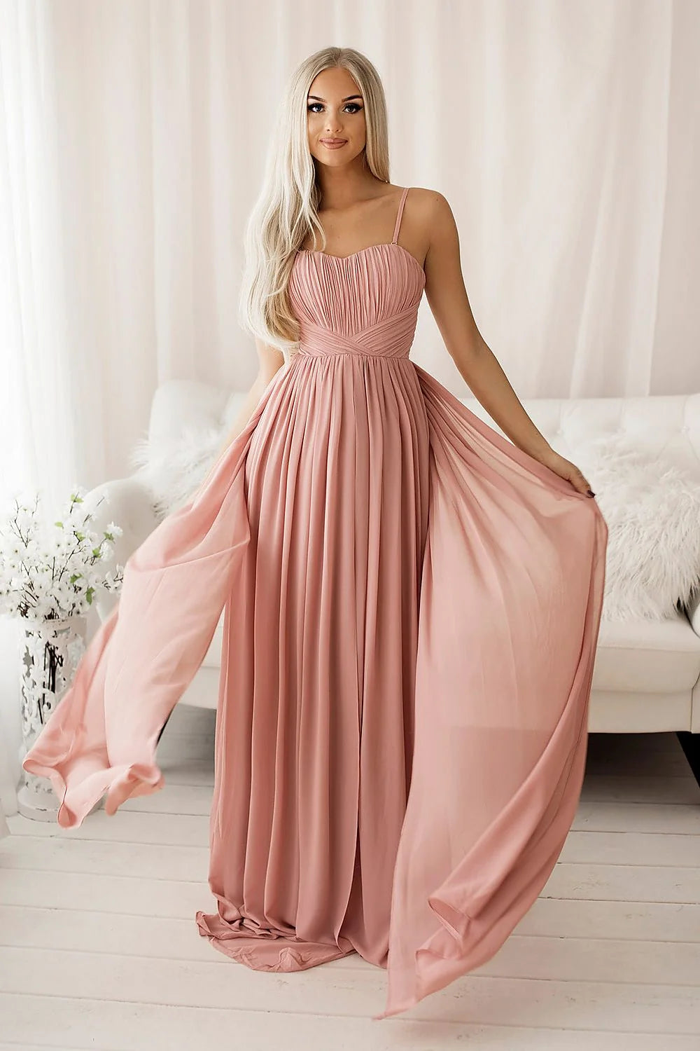 Robe longue tulle rose poudré élégante bretelles fines décolleté cœur mariage gala soirée spéciale