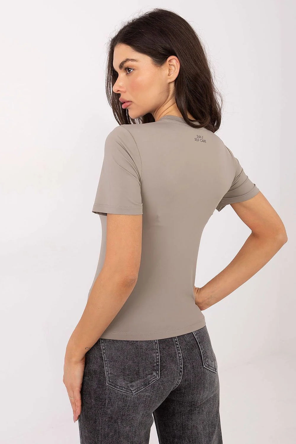 chemisier femme manches courtes col rond slim jersey stretch sculptant ajusté lisse taupe sable minimaliste polyvalent respirant polyamide elasthanne
