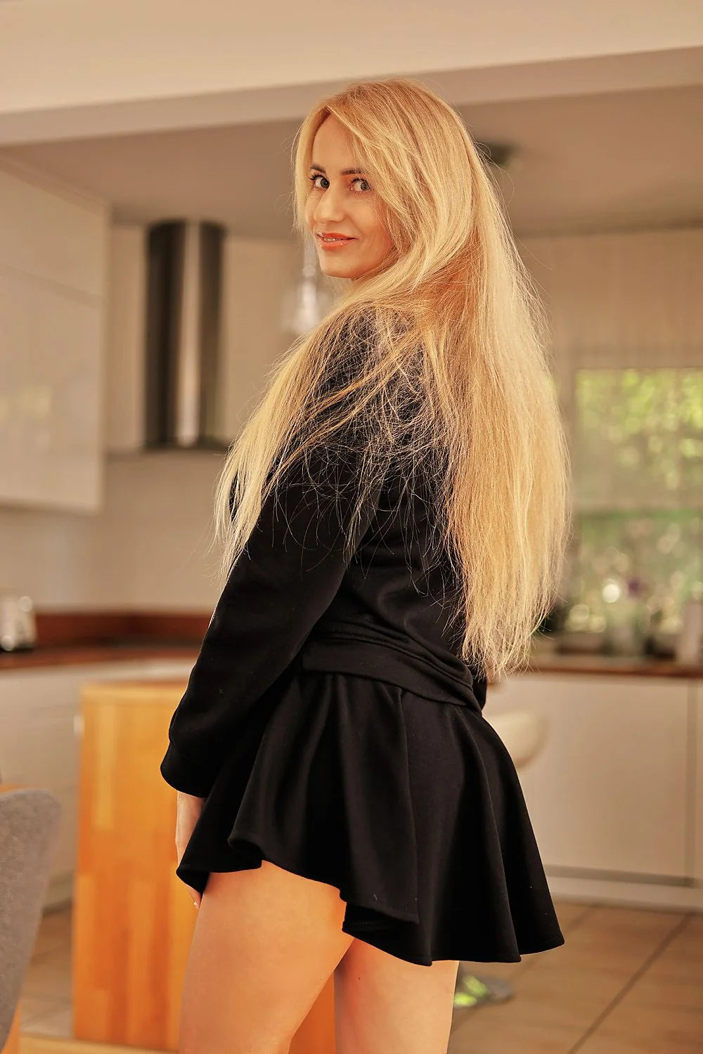 Ensemble femme pull longues manches jupe évasée courte coton élasthanne noir doré taille ajustable