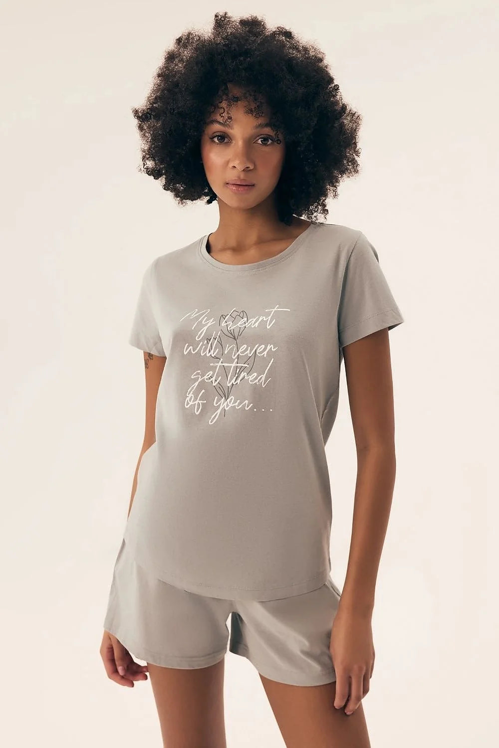 Pyjama femme confortable en coton doux t-shirt court message émoi short élastique couleur grise douce style moderne