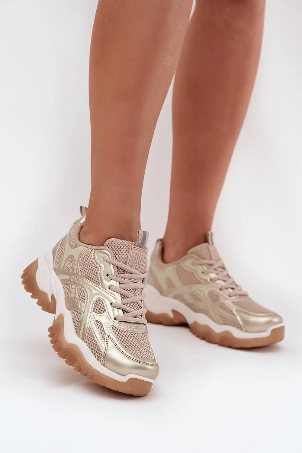 baskets femme BigStar cuir écologique mesh respirant empiècements métallisés beige doré chunky plateforme épaisse crampons gomme caramel amorti adhérence sportluxe