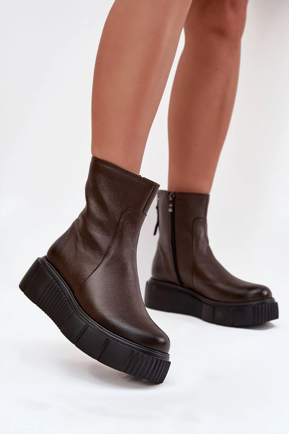 bottines femme cuir naturel grainé marron chocolat mi cheville bout rond plateforme massive talon compensé semelle crantée doublure fourrure