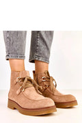 bottines cheville femme suède écologique beige rosé doublées chaudes confortables bout rond semelle crêpe talon 4cm lacets anneaux dorés zip