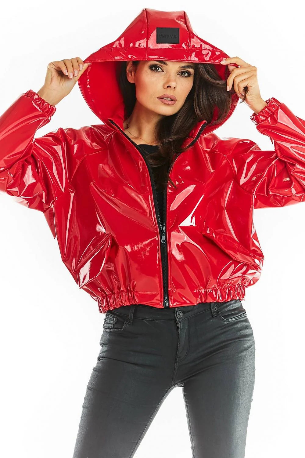 Veste femme vinyle noir moderne audacieuse coupe courte tendance élégante capuche fermeture éclair fashion