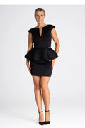 Robe de soirée élégante noire peplum ajustée sans manches épaules structurées métal signature femme