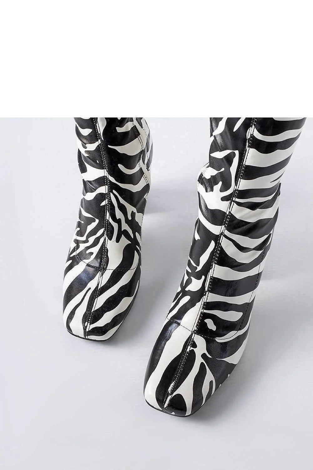 bottes Solea zébré imprimé noir blanc verni synthétique tige ajustée mi mollet talon bloc moyen fermeture éclair dorée rétro chic