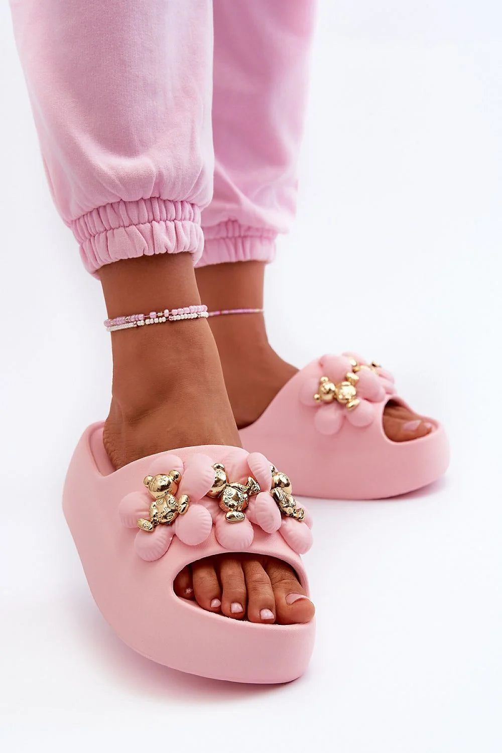 sandales femmes rose pâle modernes ludiques confortables estivales slipon bout ouvert plateforme mousse épaisse semelle amortie appliques fleurs perles dorées