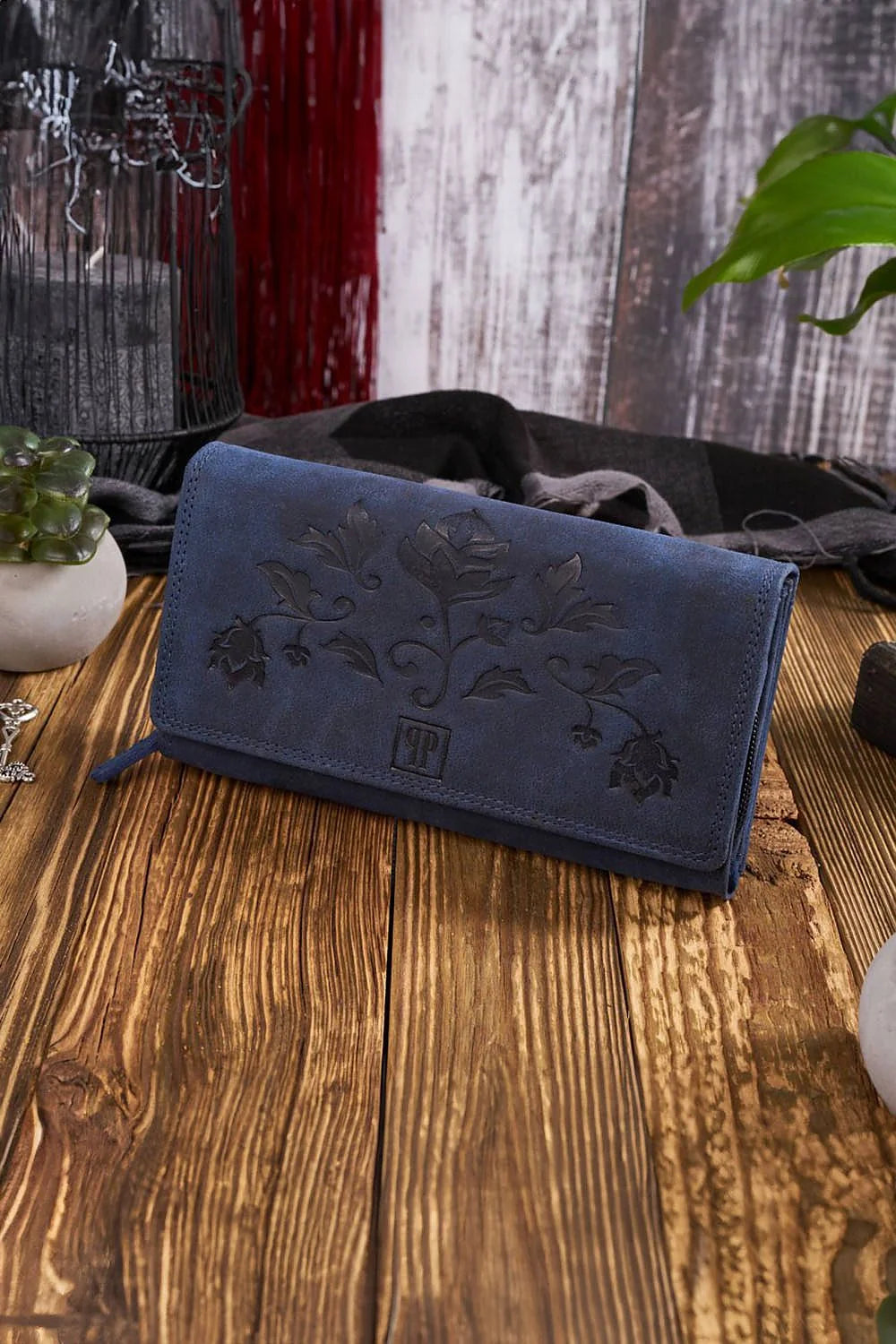 portefeuille femme vintage embossé floral bleu profond cuir sécurisé RFID compartiments multiples slim rabat zippé suédine nubuck élégant sophistiqué