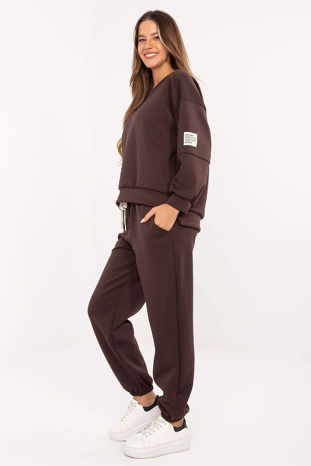 survêtement femme marron chocolat molleton douceur beurre viscose élasthanne coton oversize épaules tombantes col rond pantalon taille haute cordon blanc