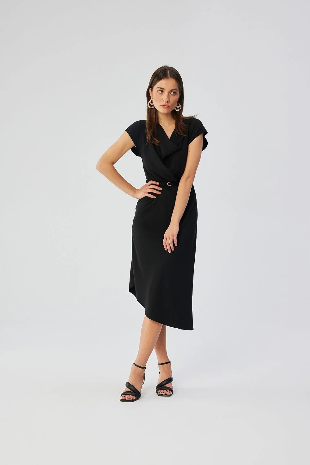 Robe de cocktail Stylove noire asymétrique coupé biais encolure drapée manches chauve-souris ceinture intégrée femme
