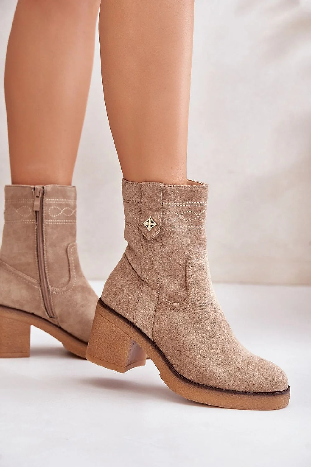 bottines femme cuir suédé écologique beige mi mollet talon bloc 7 cm semelle gomme bout arrondi