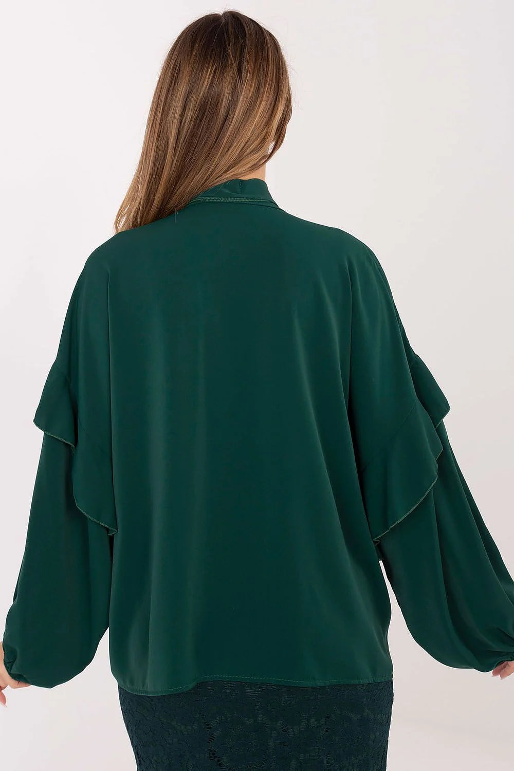 chemise femme col lavallière vert forêt manches longues bouffantes volants coupe ample fluide tissu léger soyeux nœud devant
