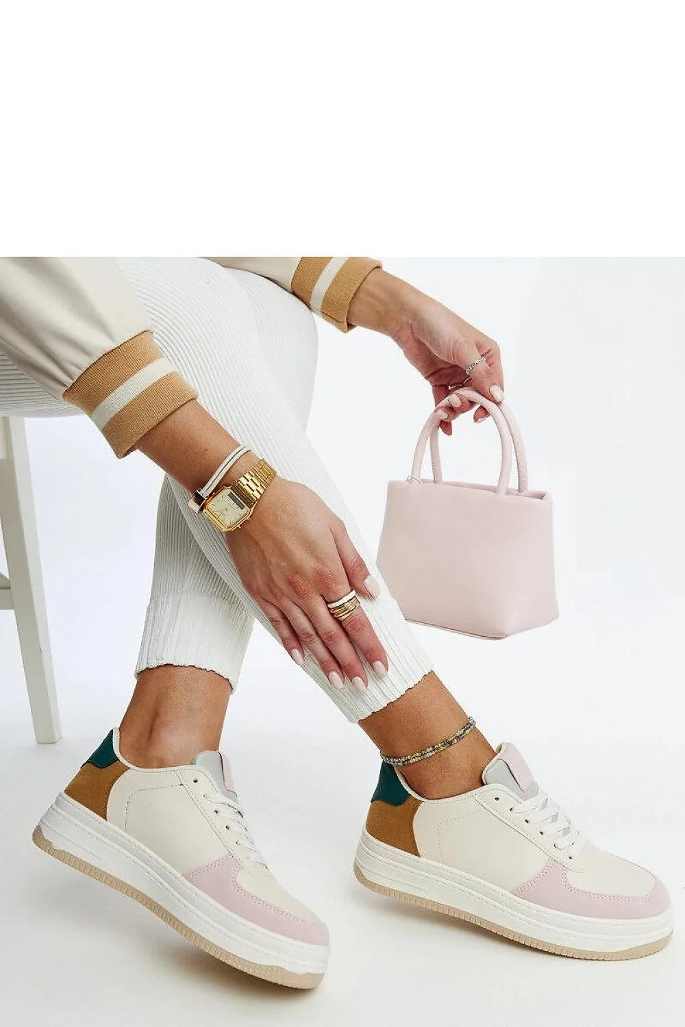 Baskets Solea design épuré sportswear mode féminine Adidas confortable plateforme moyenne couleur pastel lacets caoutchouc