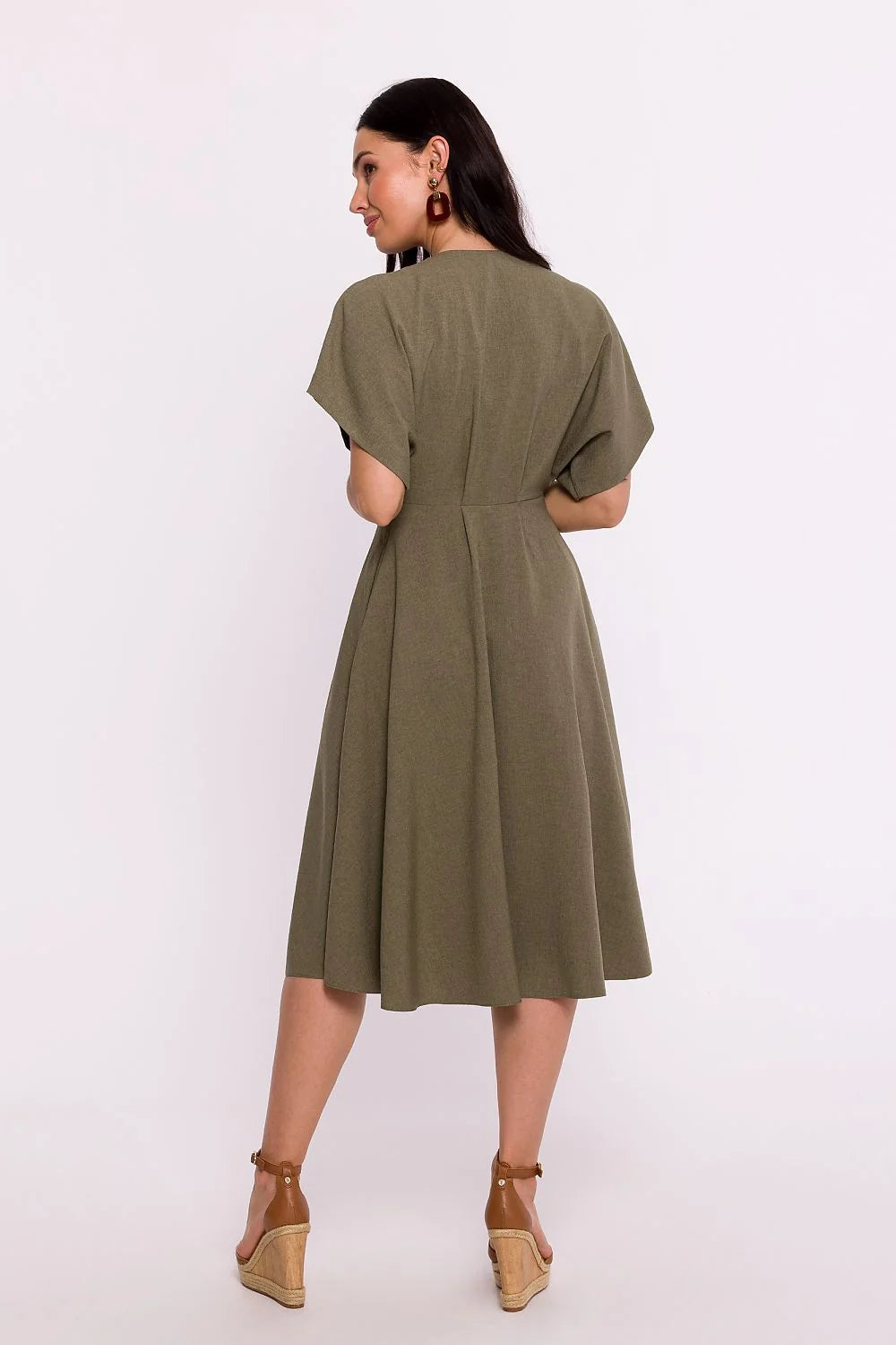 Robe de jour Be Wear style classique encolure V manches courtes kaki coupe midi silhouette ajustée Polonais design mode femme occasion multiple