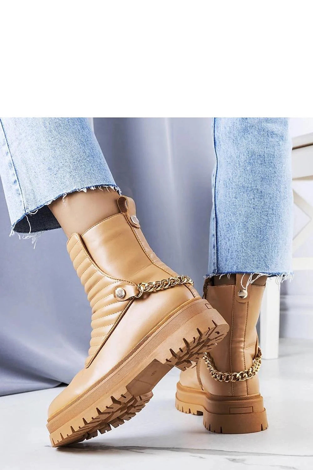 Bottines modernes audacieuses cuir synthétique beige chaîne dorée fourrure doublure semelle épaisse montante femme automne hiver