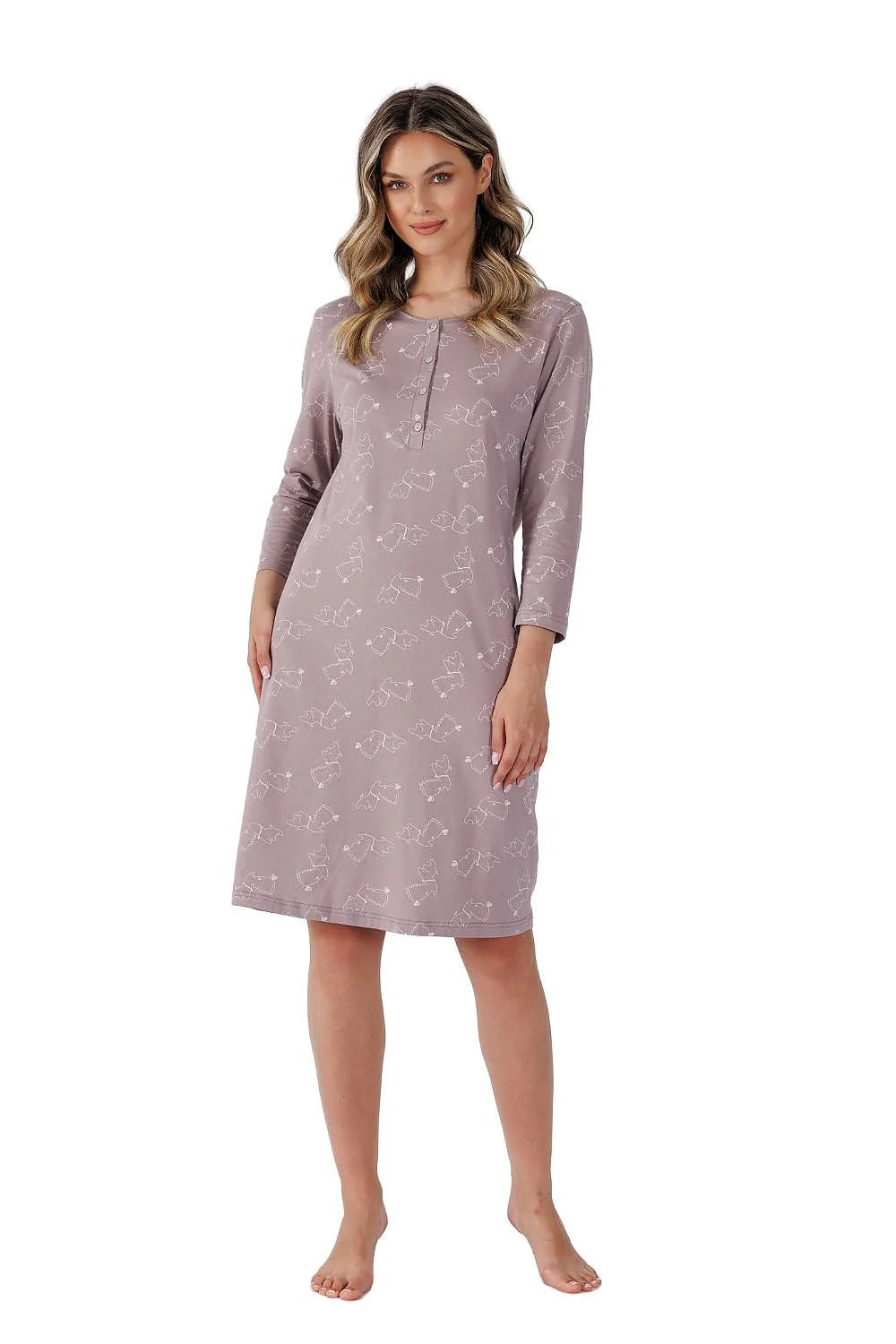Chemise de nuit élégante pour femme, manches longues, décolleté arrondi, tissu doux, confortable, style moderne, couleur mauve pâle, motifs chiens filigrane, coupe ample, genoux, occasion détente, nuit, maison, cadeau