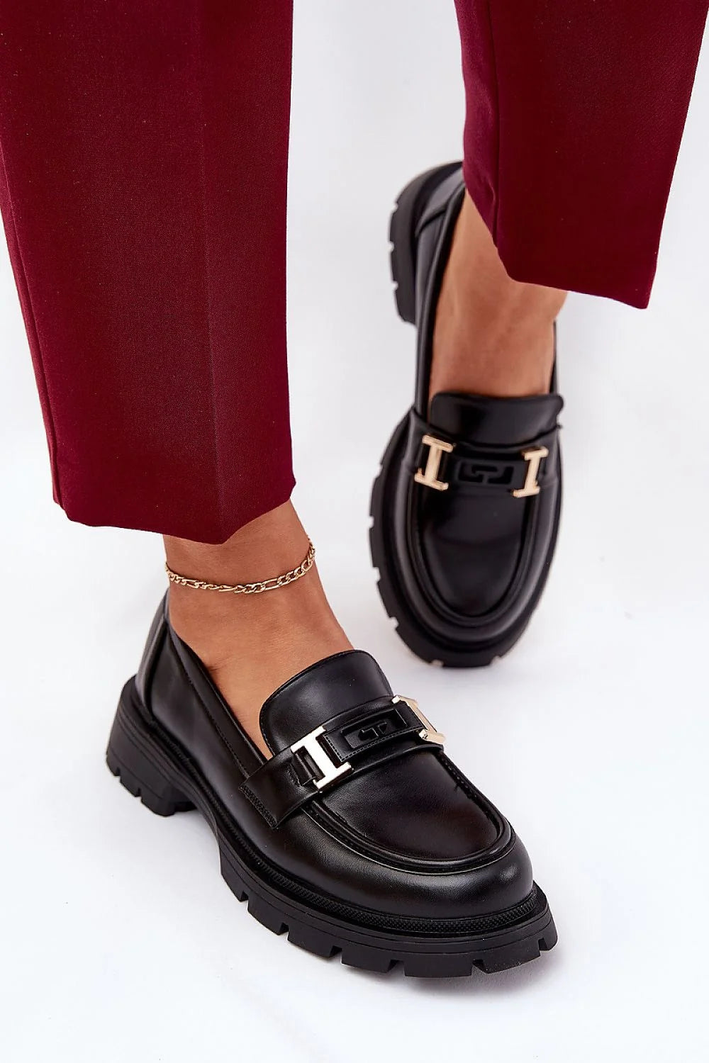 mocassins femmes élégants modernes cuir artificiel noir dorés boucle chaîne mors semelle épaisse crantée plateforme antidérapante talon bas confortable robuste