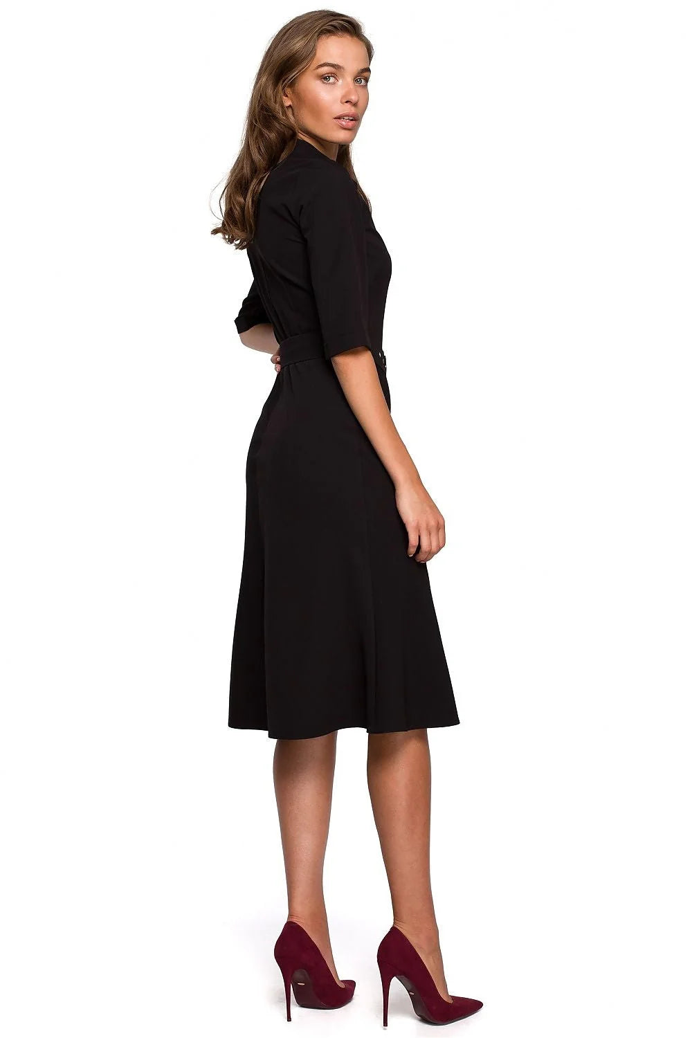 robe élégante noire chemisier midi manches mi longues col chemise cintrée taille haute ceinture intégrée boucle rectangulaire œillets