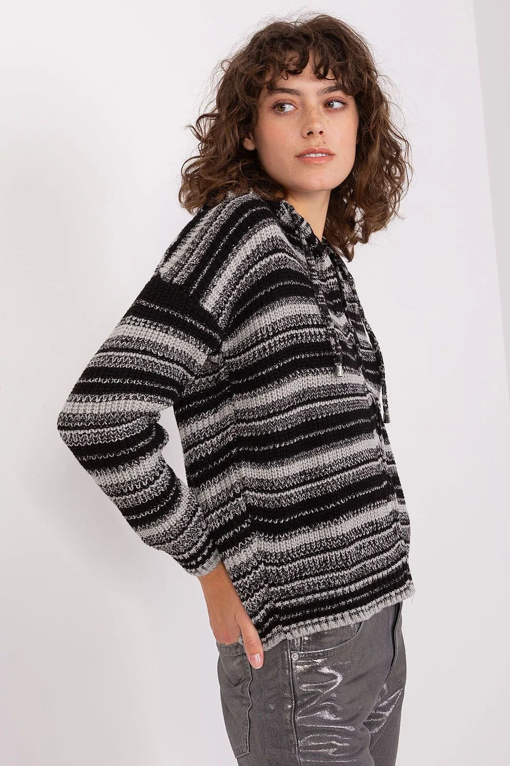 cardigan badu pull tricoté capuche cordons manches longues coupe légèrement ample rayures noir gris urbain décontracté polyvalent confortable